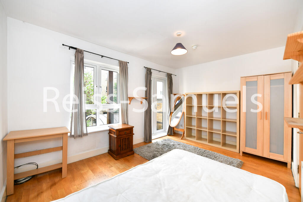 6 bedroom town house for rent