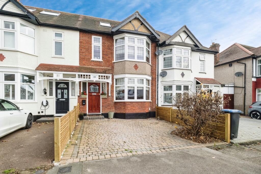 Main image of property: Chestnut Avenue, Buckhurst Hill, Essex, IG9
