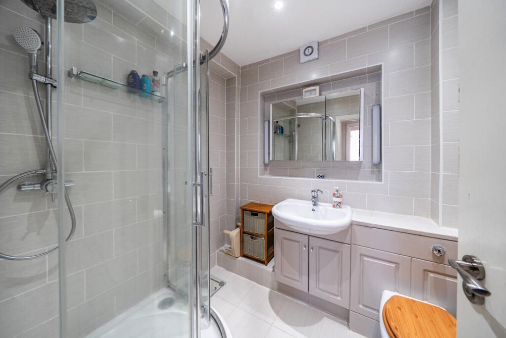 Apartment in London, Hampstead Garden Suburb - More