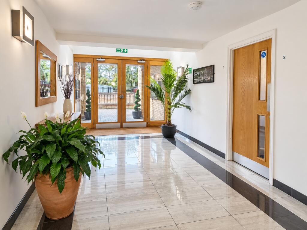 Apartment in London - More