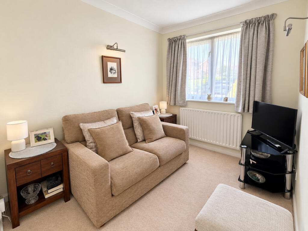 House in East Grinstead, Ashplats - View 5
