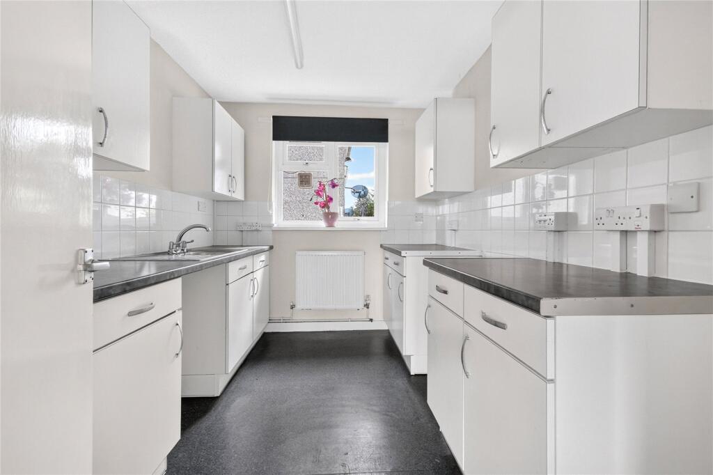 House in Bracknell - View 2