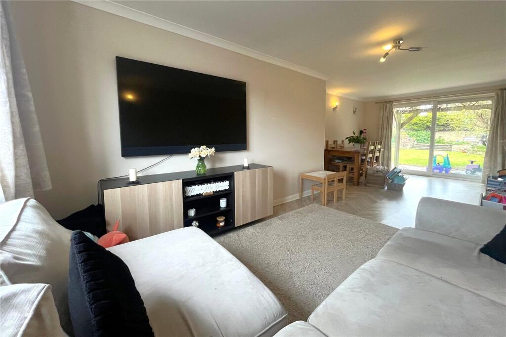 Courtenay Road, Farnham, Surrey, GU9 - View 2
