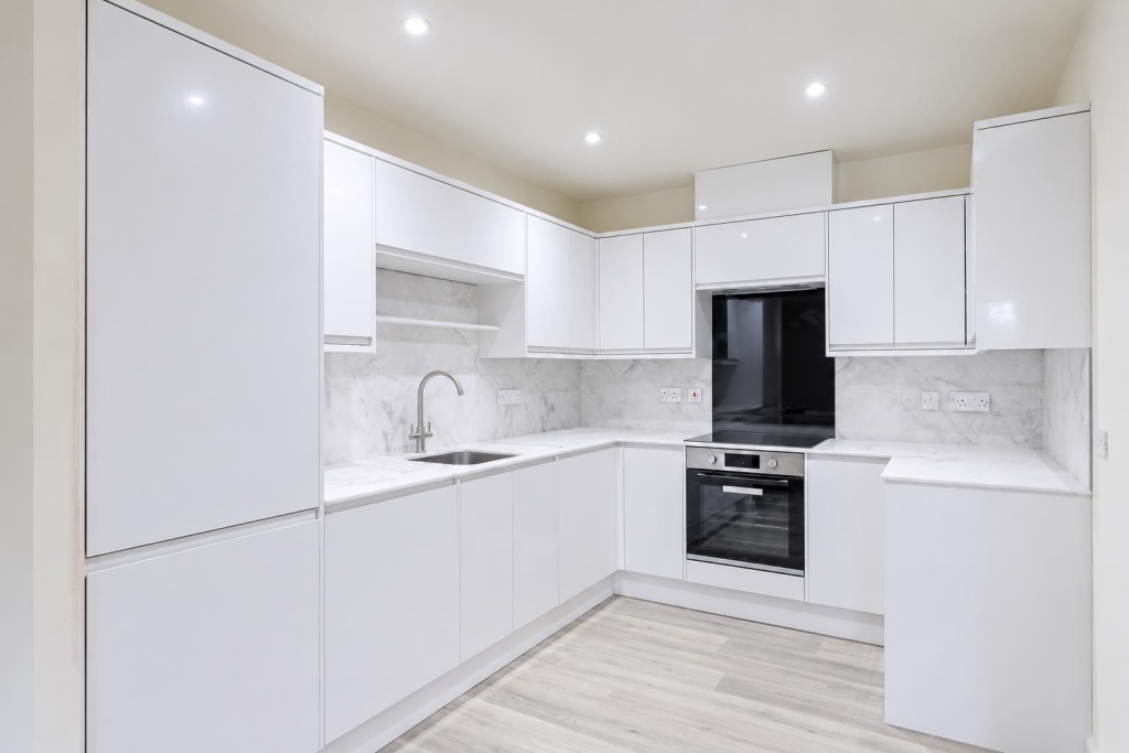 Apartment in Cheltenham, Gloucestershire - View 3