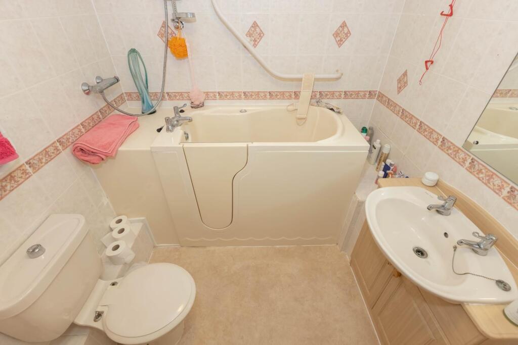 Apartment in Adur, Lancing - View 5
