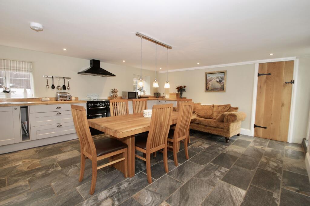 House in Compton Dundon - View 5