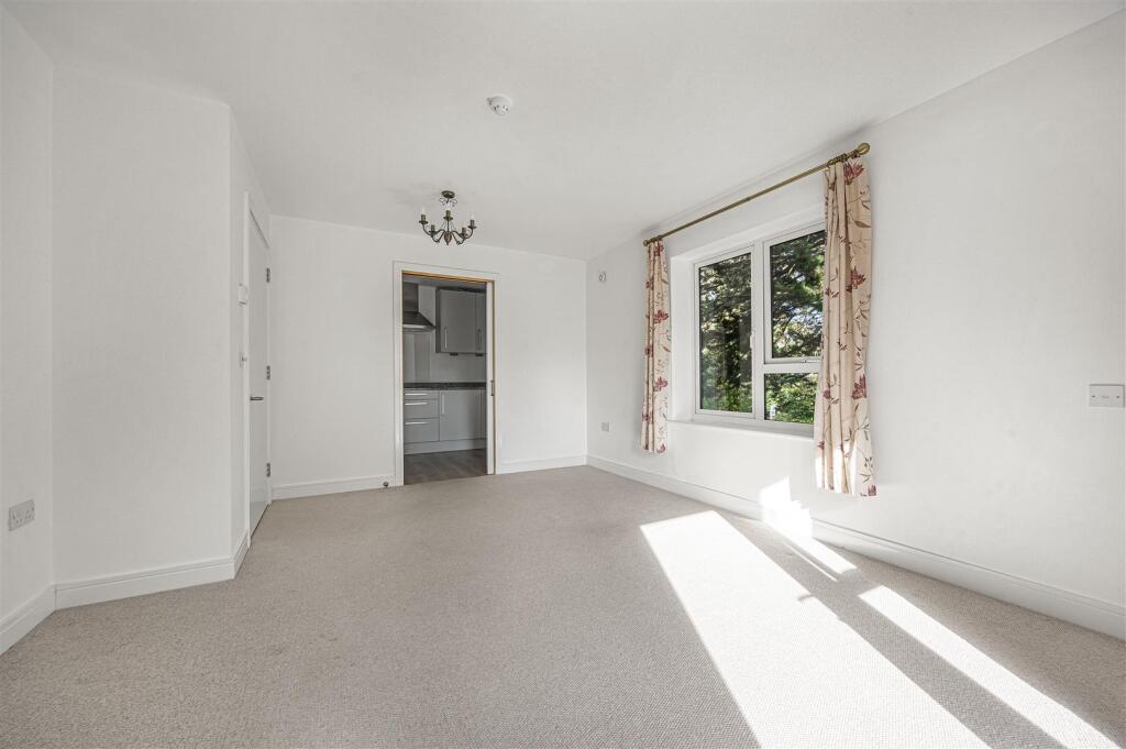 Albert Road, Caversham, Reading photo 2