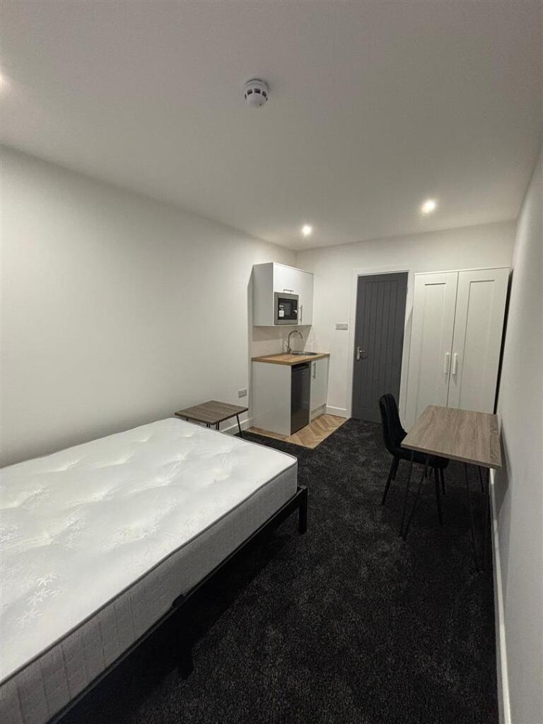 1 bedroom house share for rent