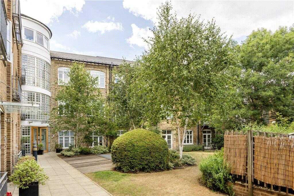 Main image of property: Battersea High St, London