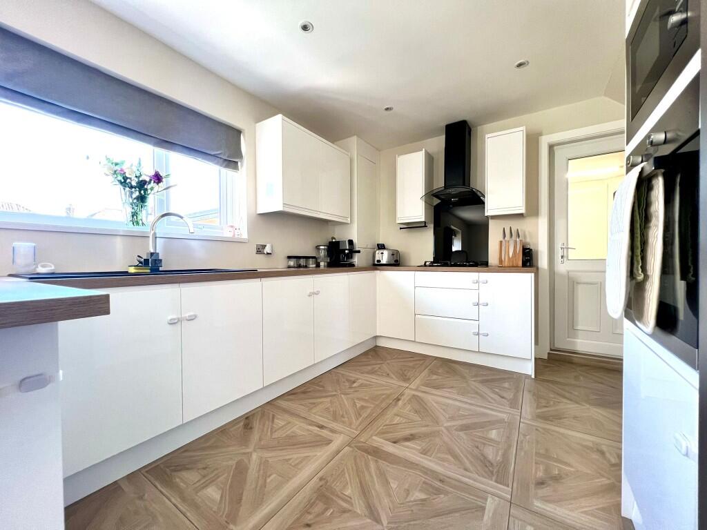 3, Wheeldale Avenue, Redcar, North Yorkshire, TS10 photo 2