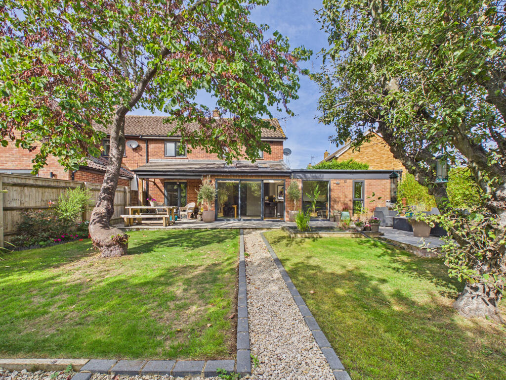 House in Slough - View 2