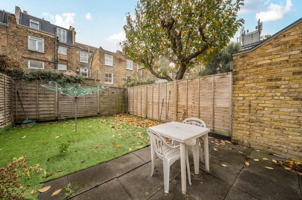 House in London - View 5