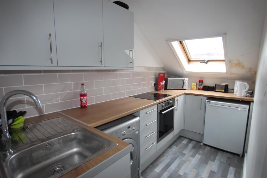 House in Portsmouth - View 4