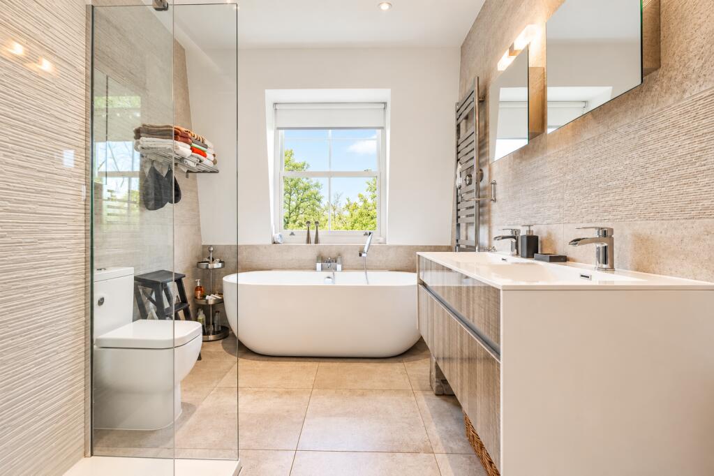 Apartment in London, Royal Borough of Kensington and Chelsea - More