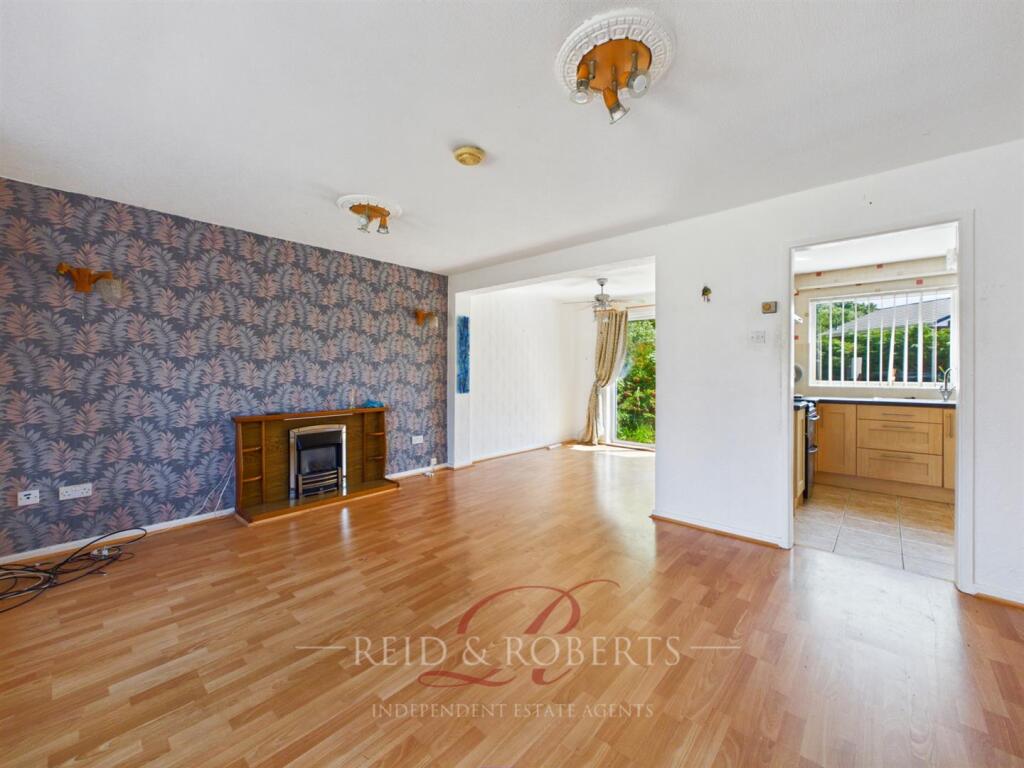 Clifton Close, Wrexham photo 4