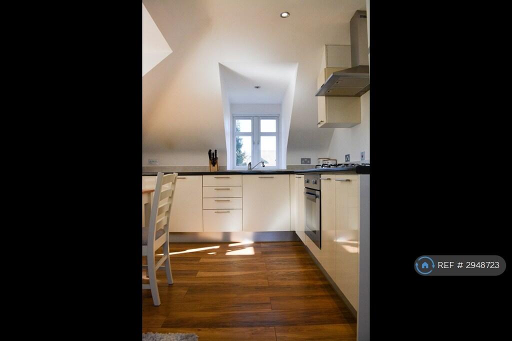 Main image of property: Oakleigh Road North, London, N20