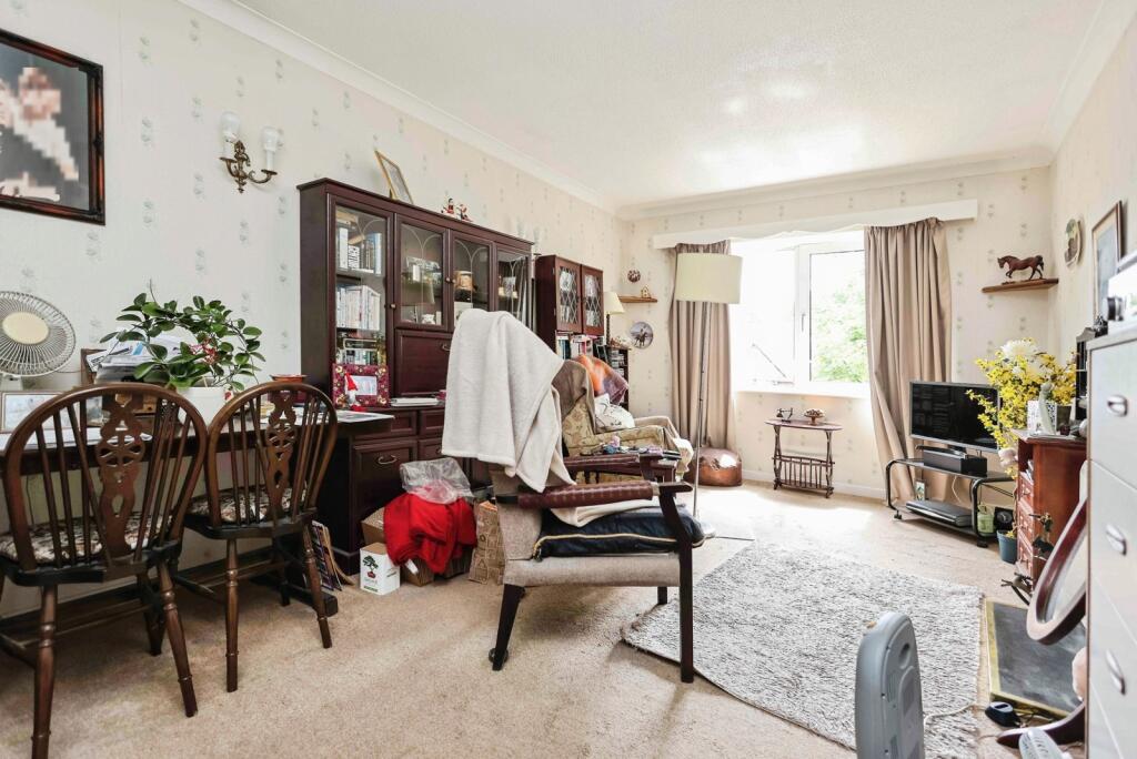 Apartment in Sutton Coldfield, Maney - View 2