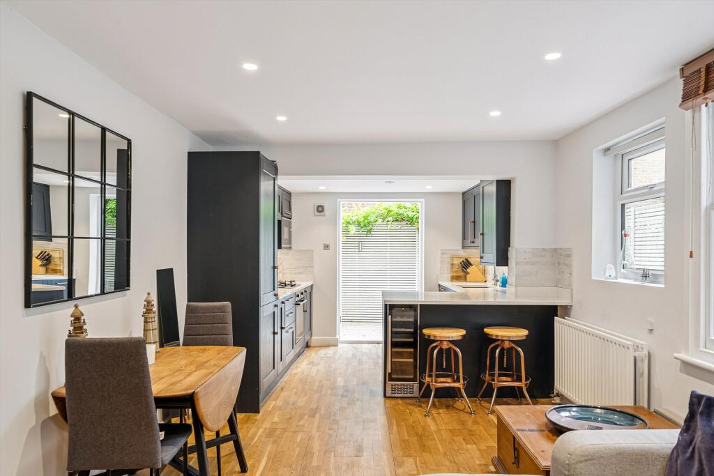 Apartment in London - View 3