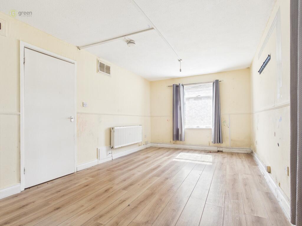 Apartment in Solihull, Chelmsley Wood - View 5