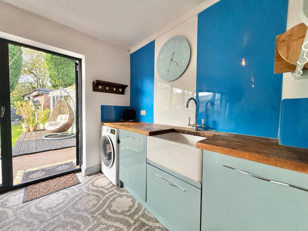 House in Tameside, Greater Manchester - More