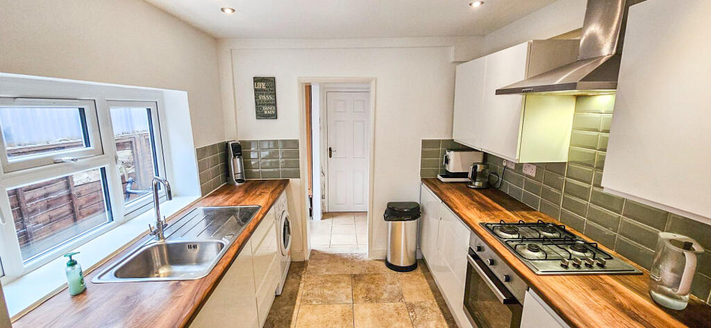 House in London, Mill Meads, Canning Town - More