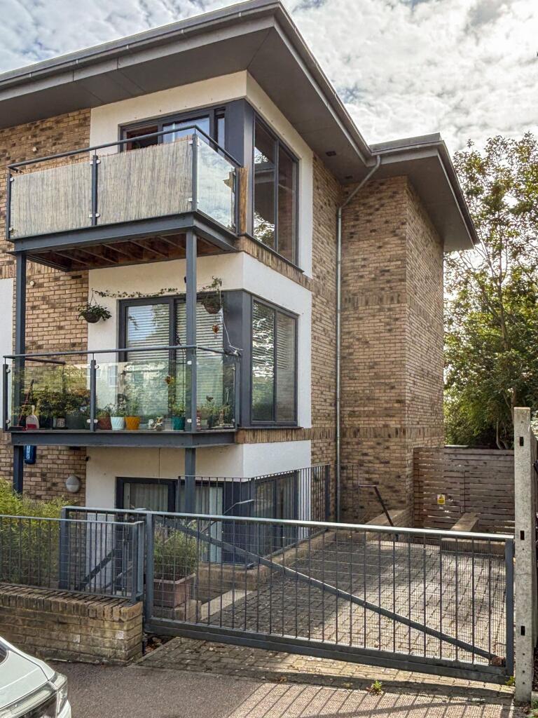 Apartment in London, Honor Oak - View 3
