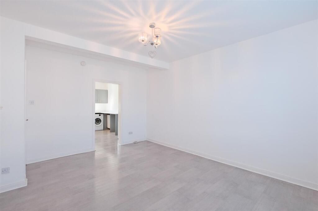 Apartment in Hamilton, Barncluith, Low Waters - View 4