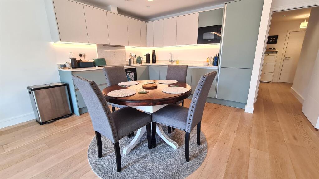 Apartment in London - View 5