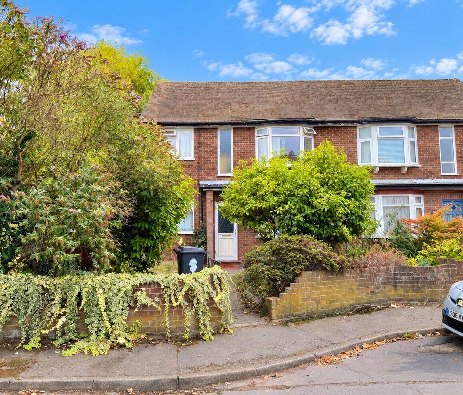 Main image of property: 8 Chase Gardens, Chingford, E4 8LB