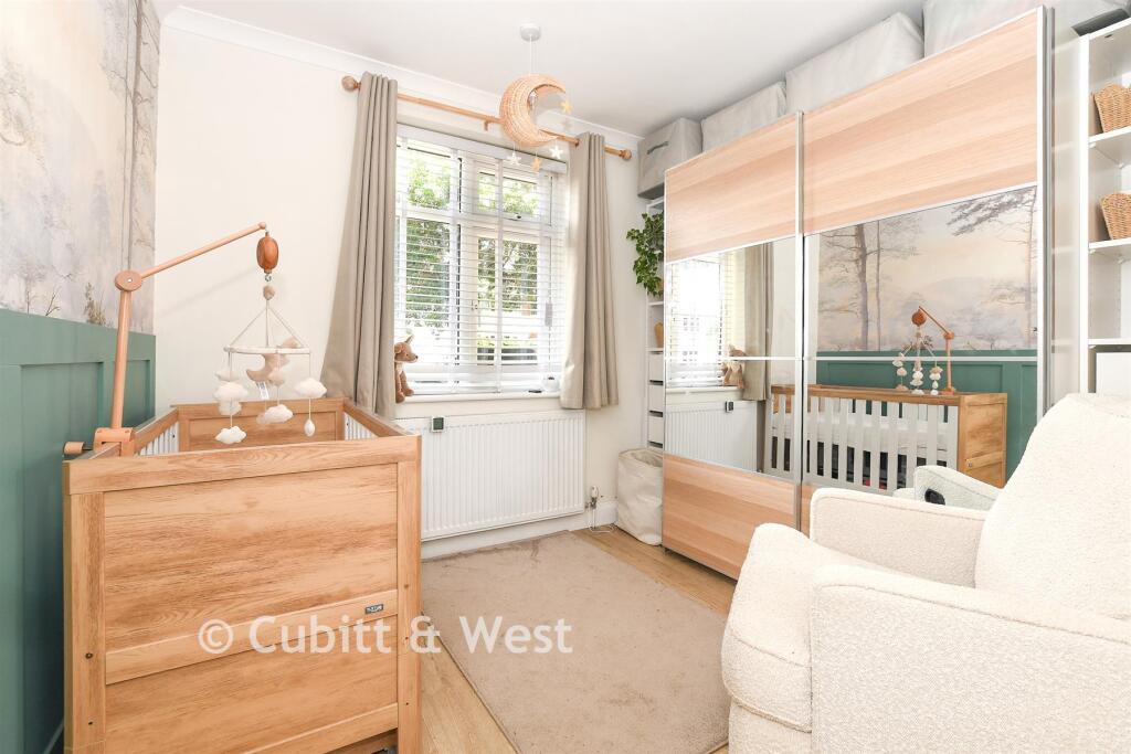 Apartment in Redhill - More