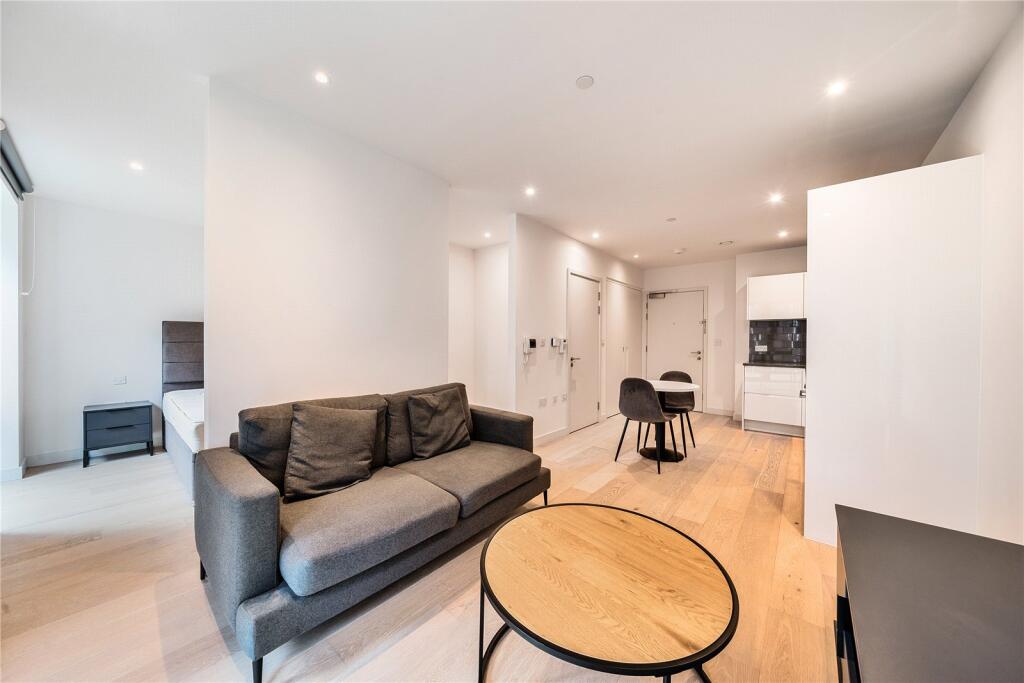 Main image of property: 30 Shipwright Street, London, E16