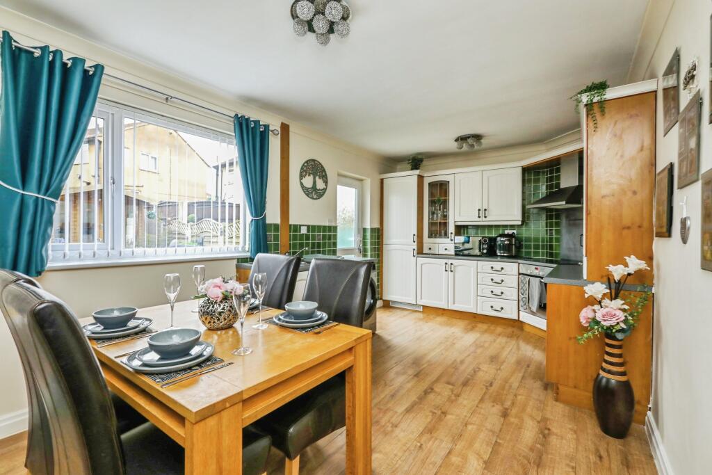House in Doncaster, Rossington - More