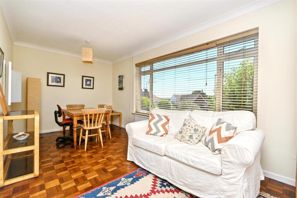 Haystoun Close, Eastbourne photo 4