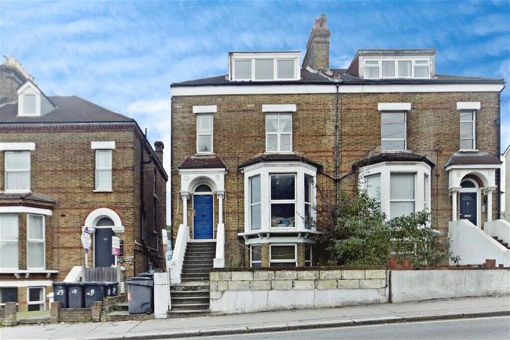 1-bed flat on St Peters Road, CR0, £180,000