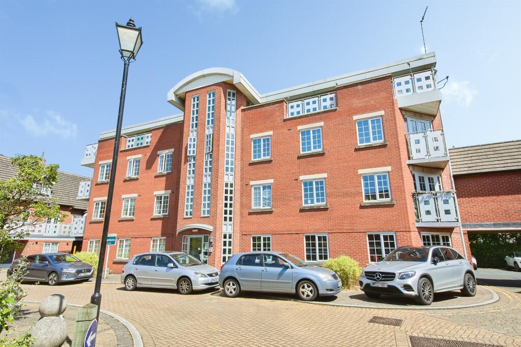 Apartment in East Staffordshire, Burton - View 2