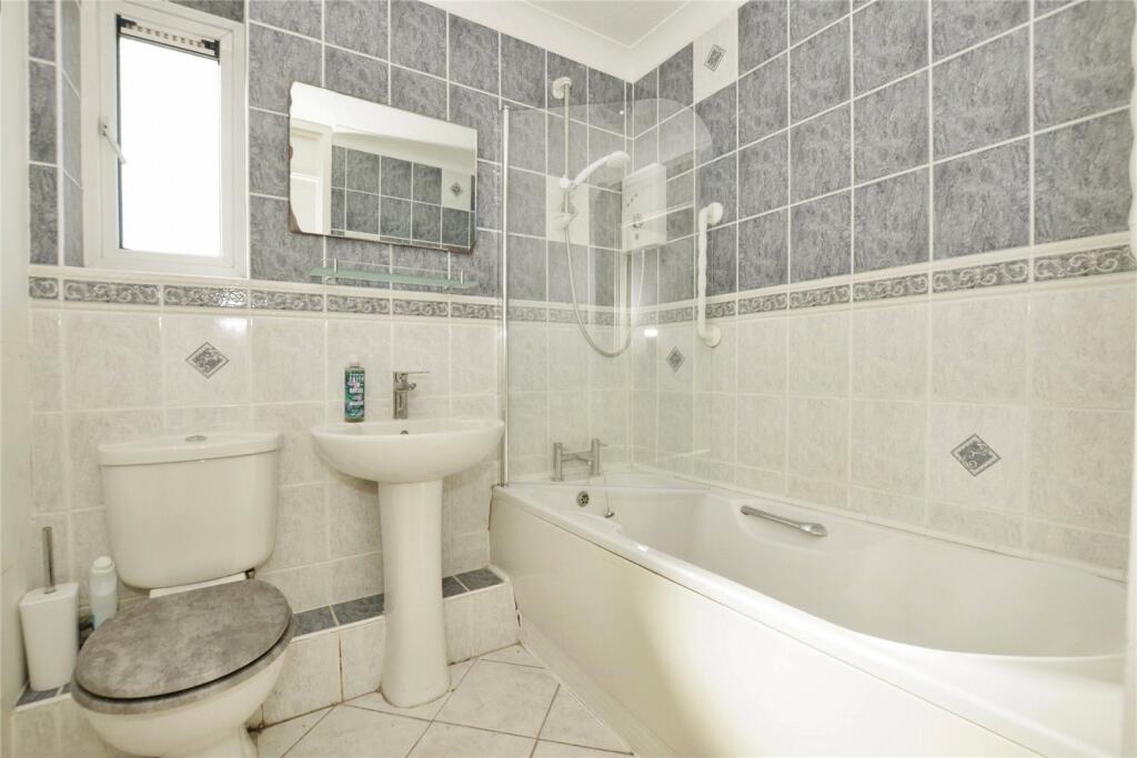 Apartment in Folkestone and Hythe, Golden Valley, Sandgate - More