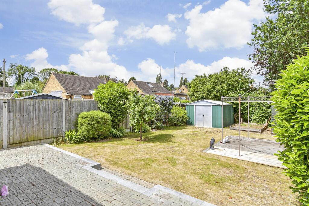 Parkfield Road, Rainham, Gillingham, Kent photo 4