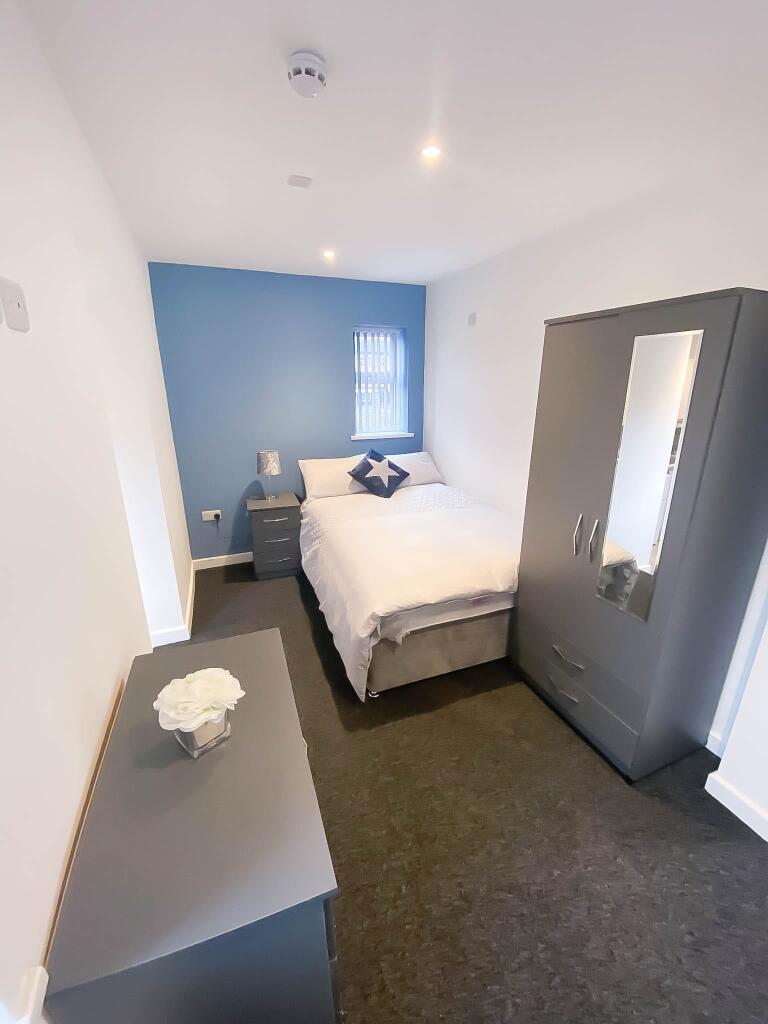 Apartment in Stoke-on-Trent - View 4