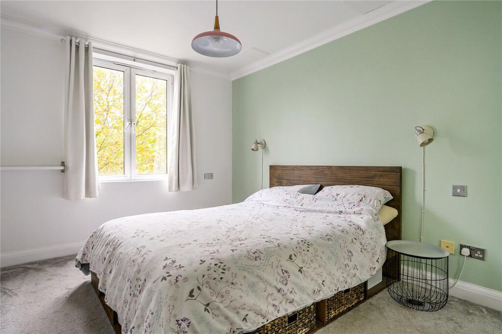Apartment in London - View 5