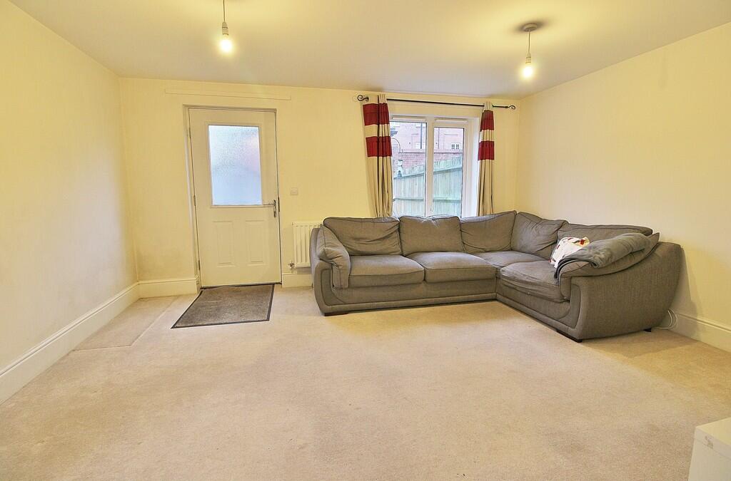 Allenby Road, Yew Gardens , Waterlooville photo 3