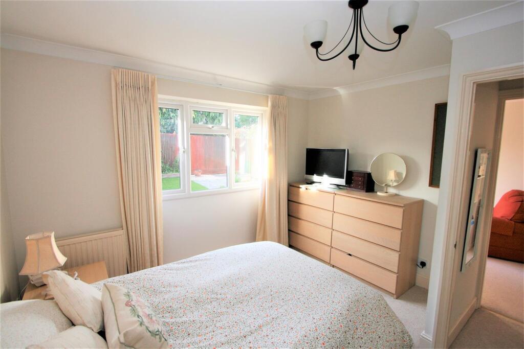 Grovebury Gardens, Park Street, St. Albans - More