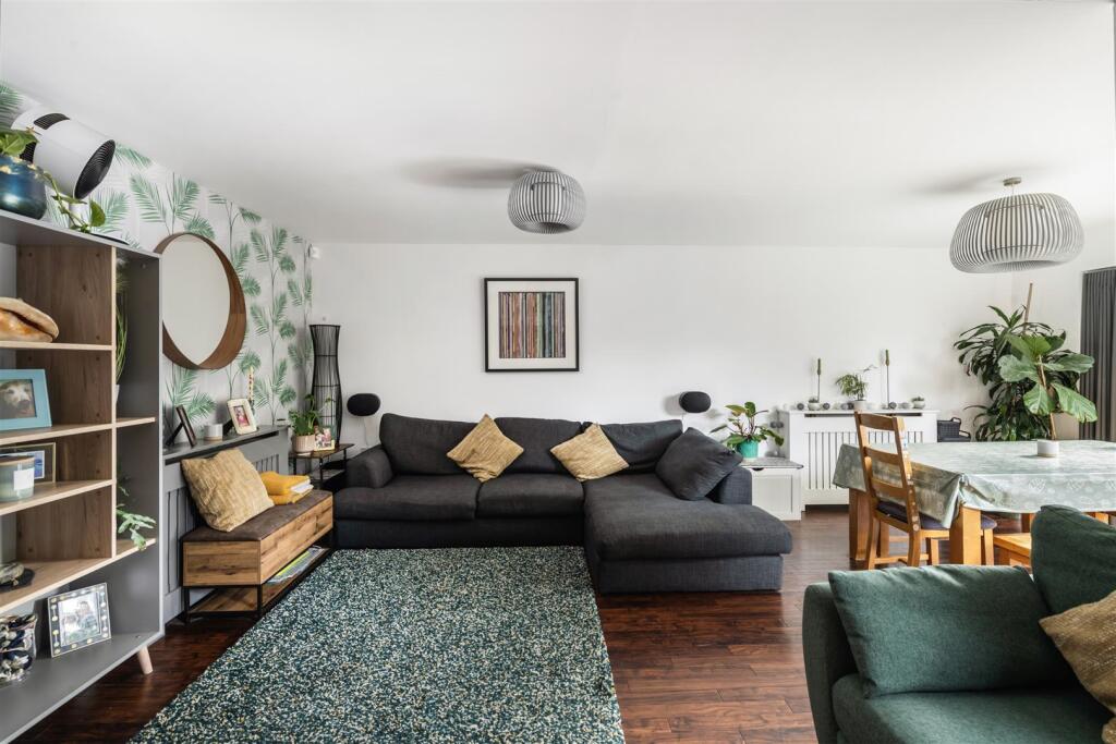 House in Reigate and Banstead, Merstham - View 5
