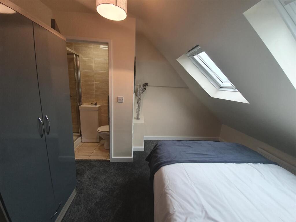 Main image of property: Ensuite 4, Bolingbroke Road, Stoke, Coventry, CV3 1AR