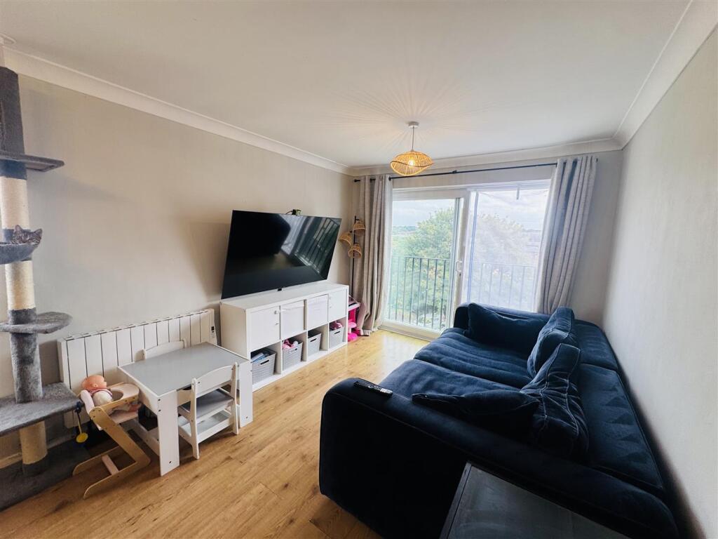 Apartment in Rochester - More