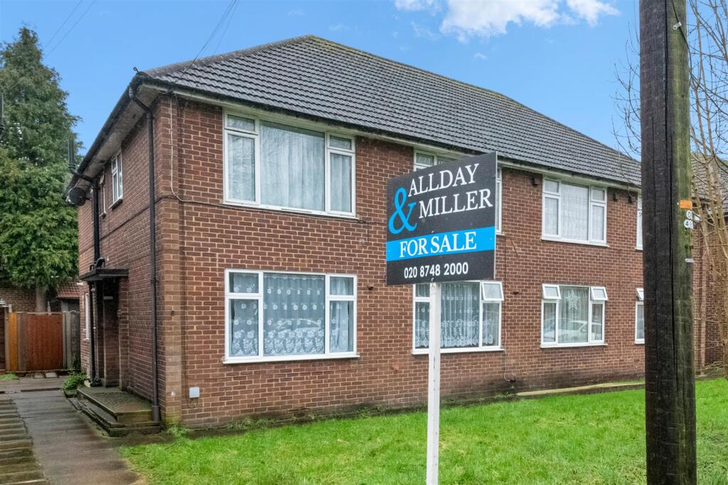 2-bed flat on Stickleton Close, Greenford, £340,000
