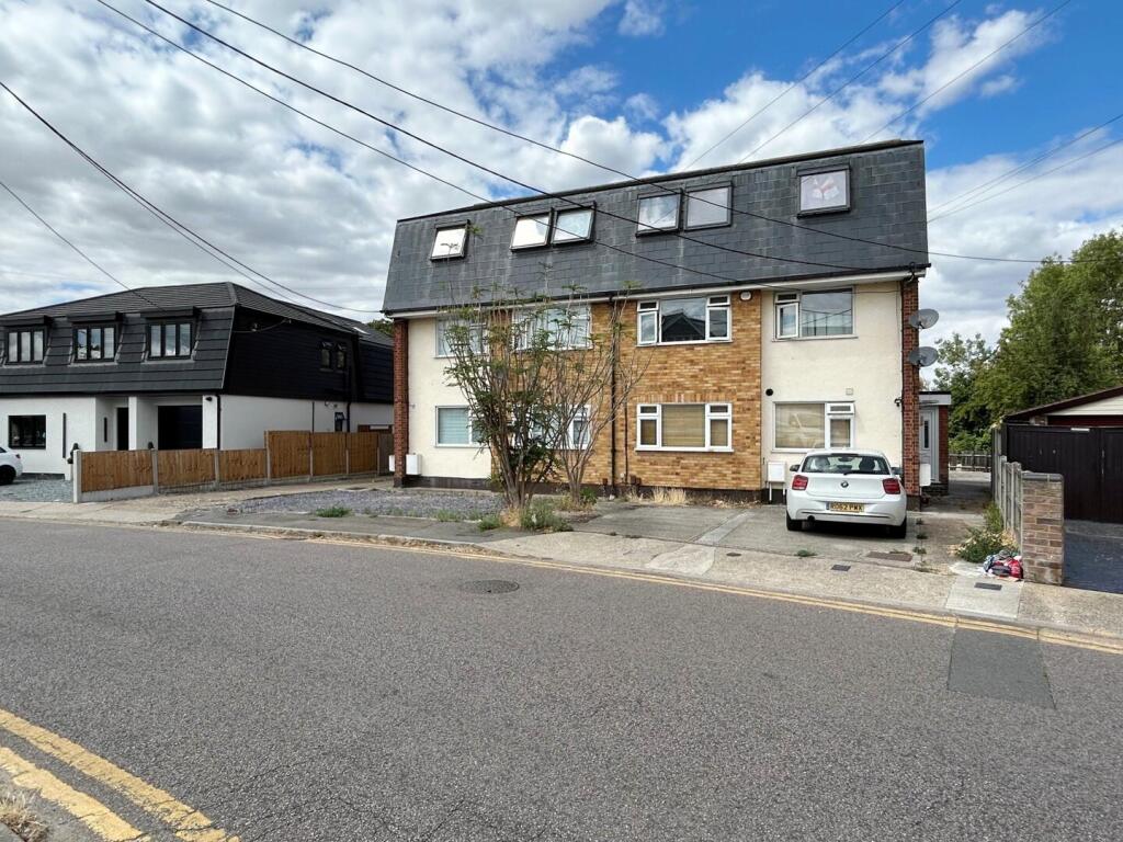 Apartment in Castle Point, South Benfleet - View 2