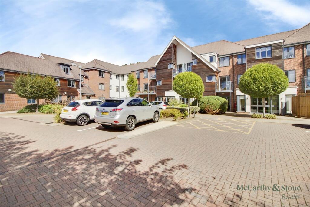 Main image of property: Mandeville Court, Darkes Lane, Potters Bar, Hertfordshire, EN6 1BZ