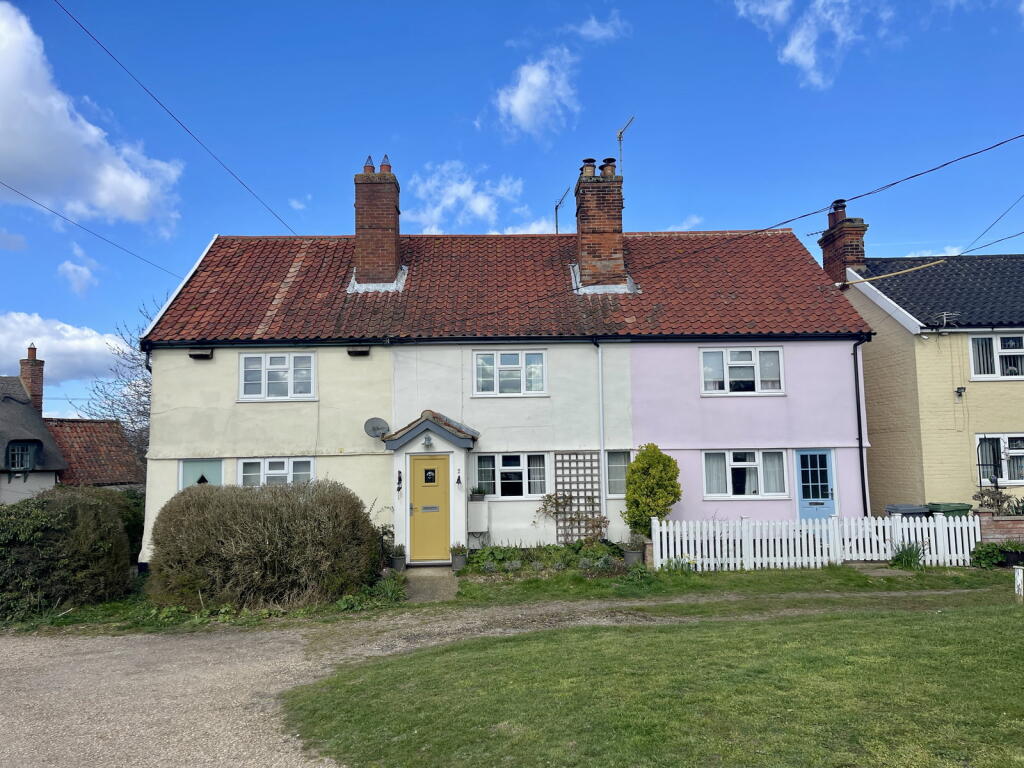 2-bed house on Middleton, Saxmundham, £300,000