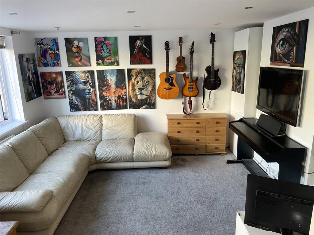 Apartment in Wokingham - View 2