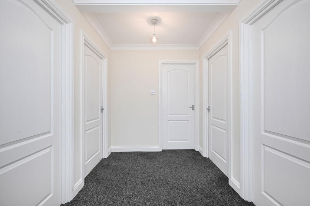 Oakfield Court, Kelty, KY4 0EY photo 4
